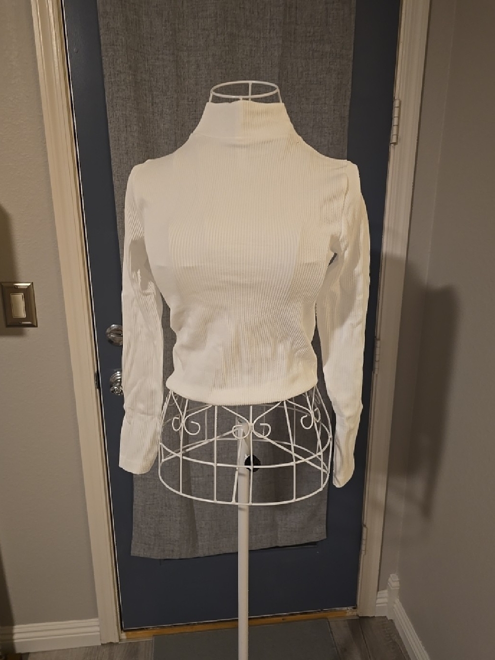 Zenana Ribbed knit crop top, mock neck long sleeve, Size L/XL